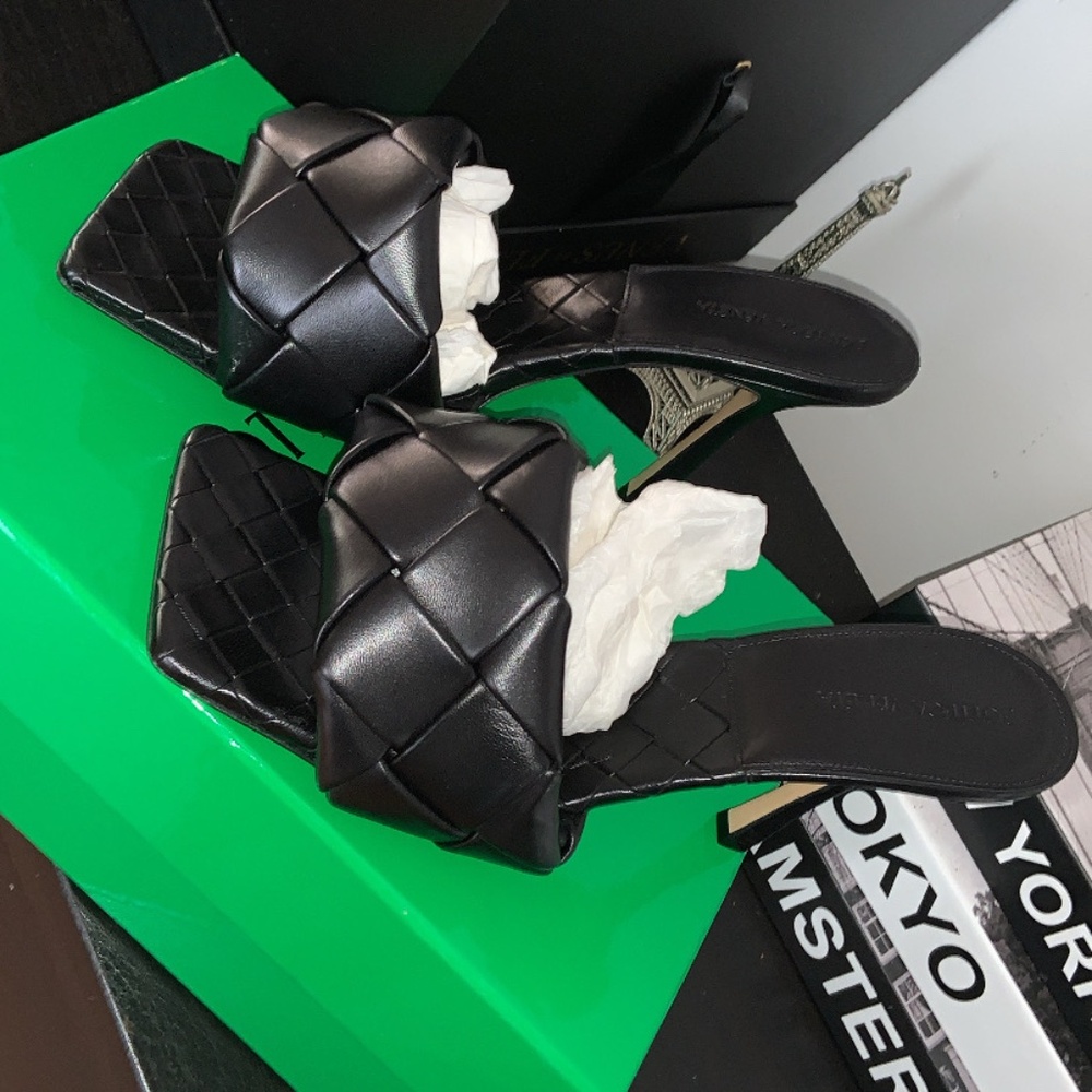 BRAND NEW!! Women’s Bottega Veneta Mule